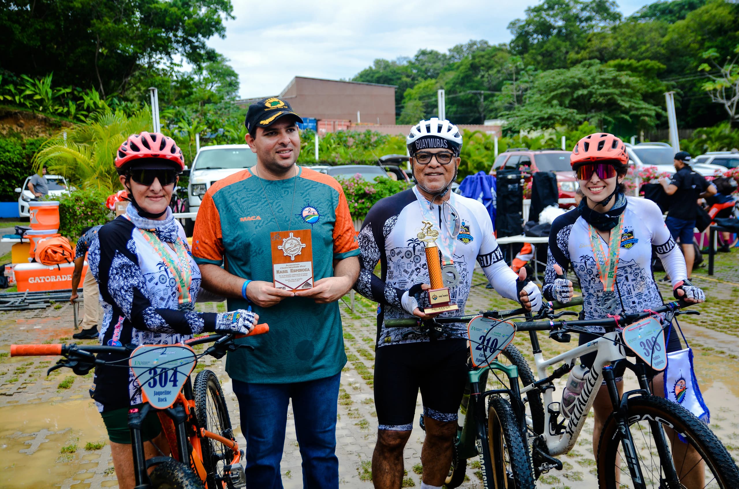 Roatán Point 2 Point — ciclismo roatan id 60. Fotografía Adonis Maradiaga.