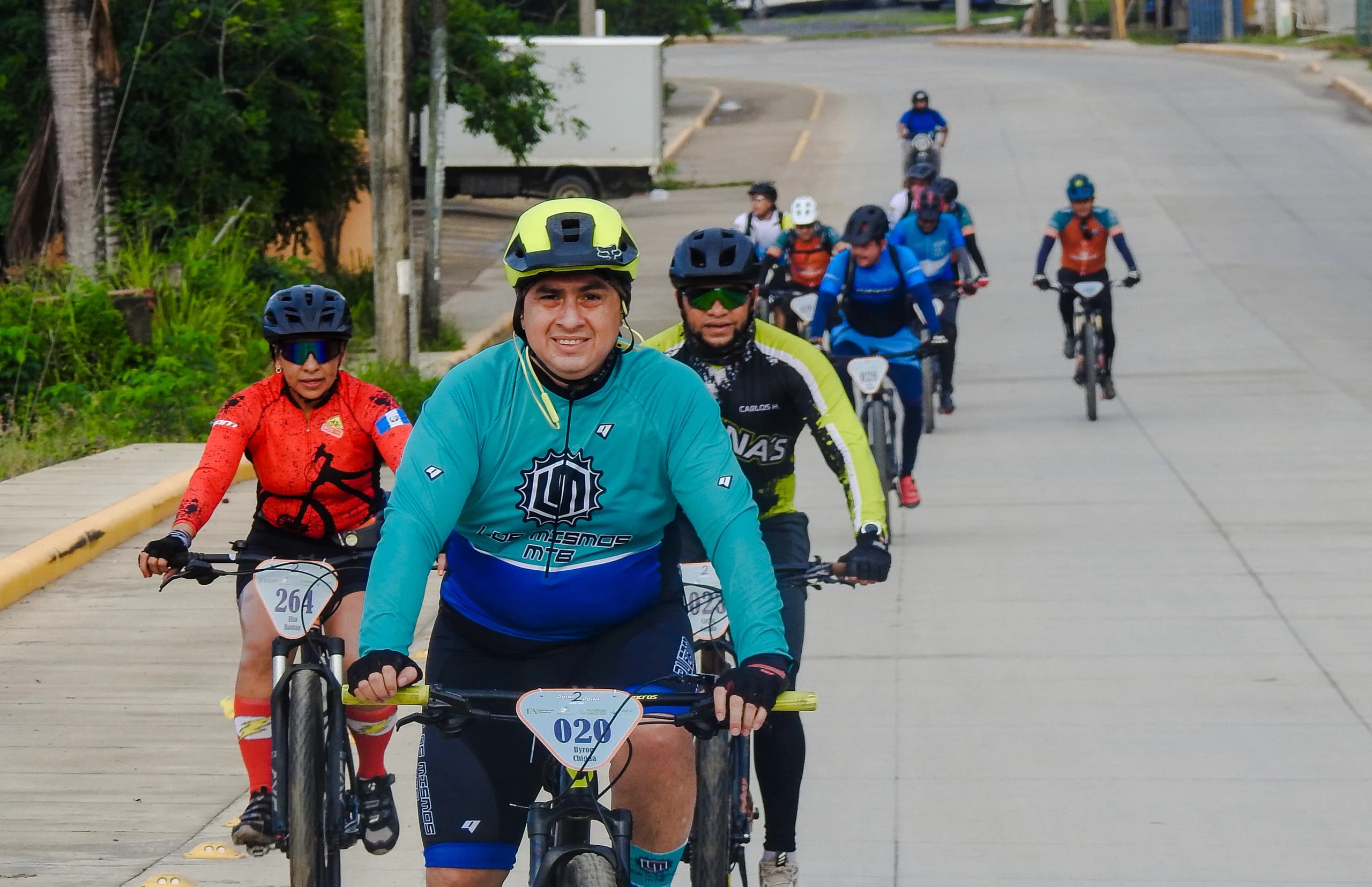 Roatán Point 2 Point — ciclismo roatan id 64. Fotografía Adonis Maradiaga.
