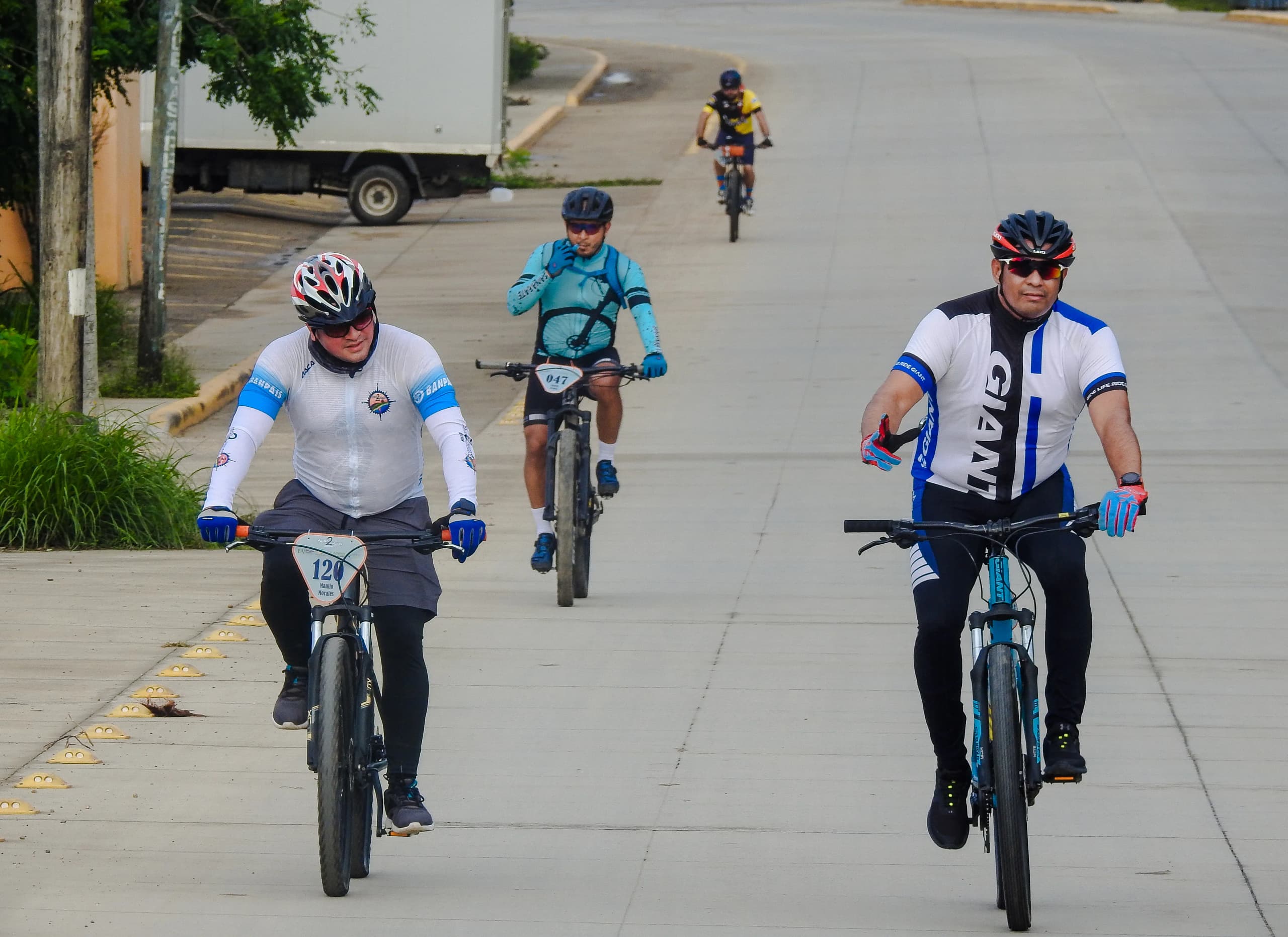 Roatán Point 2 Point — ciclismo roatan id 69. Fotografía Adonis Maradiaga.
