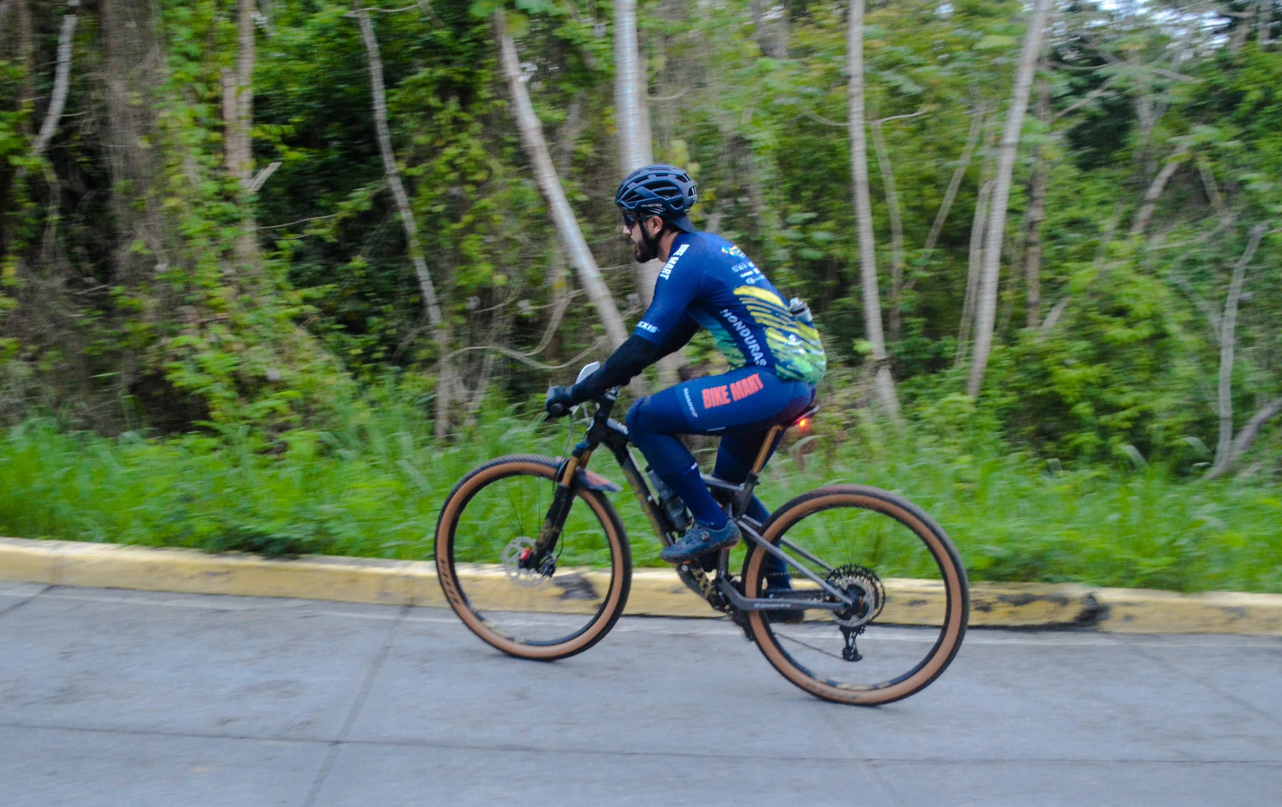 Roatán Point 2 Point — ciclismo roatan id 89. Fotografía Adonis Maradiaga.