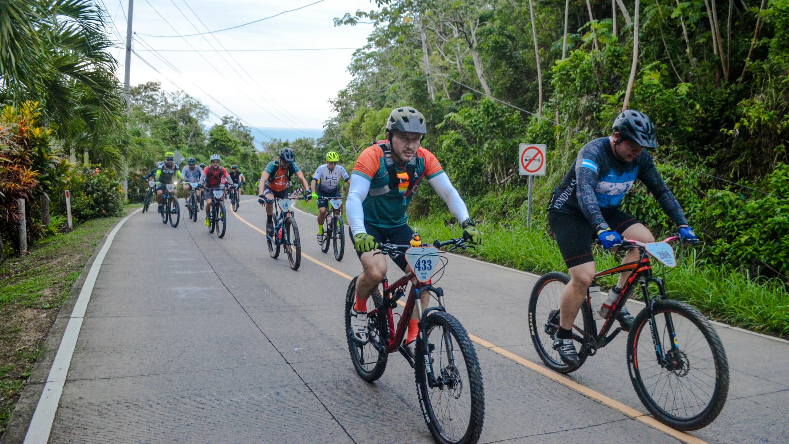 Roatán Point 2 Point — ciclismo roatan id 94. Fotografía Adonis Maradiaga.