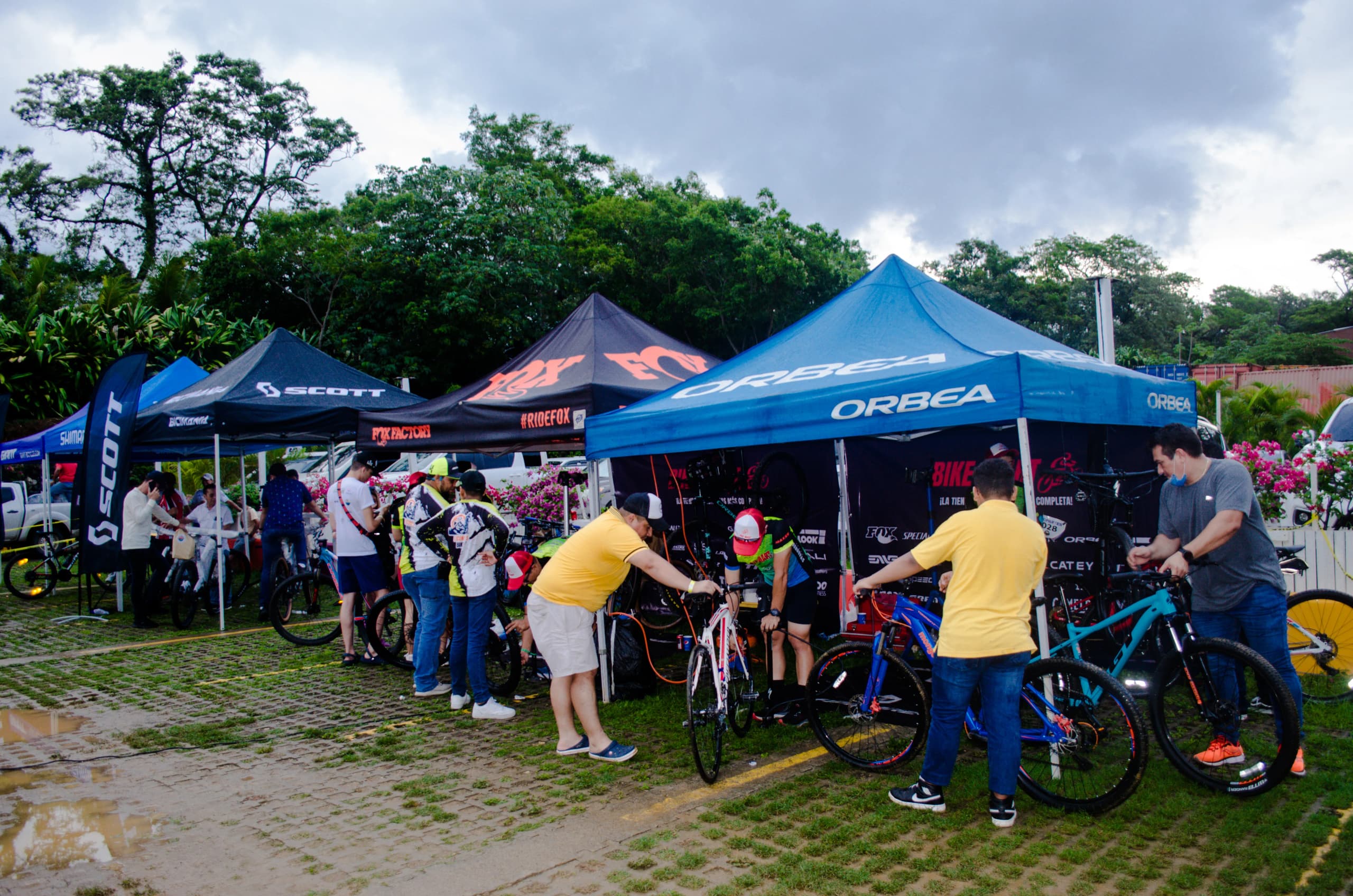 Roatán Point 2 Point — expo carpas orbea scott fox. Fotografía Adonis Maradiaga.