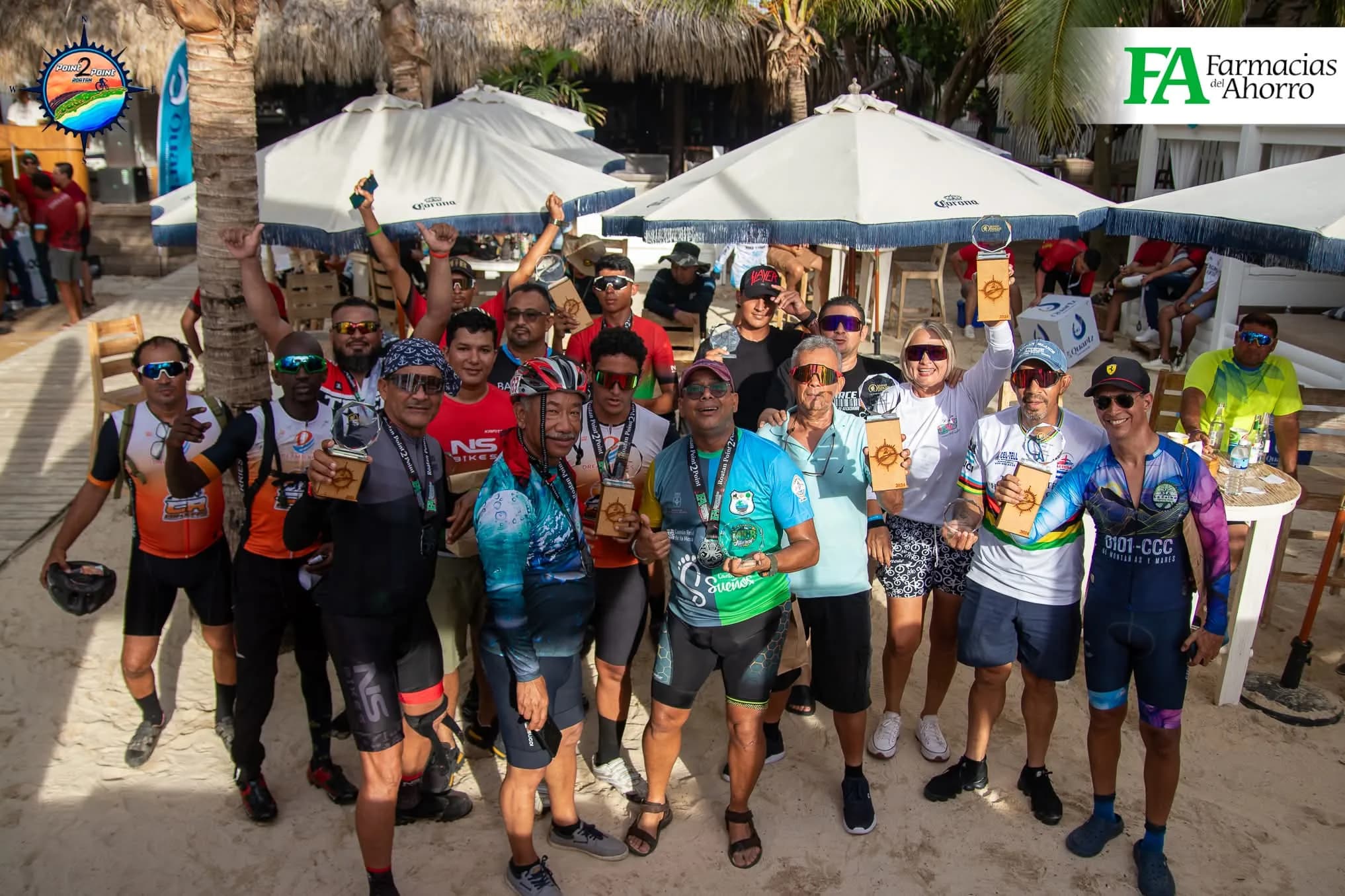Roatán Point 2 Point — grupo trofeos playa premios gran fondo.