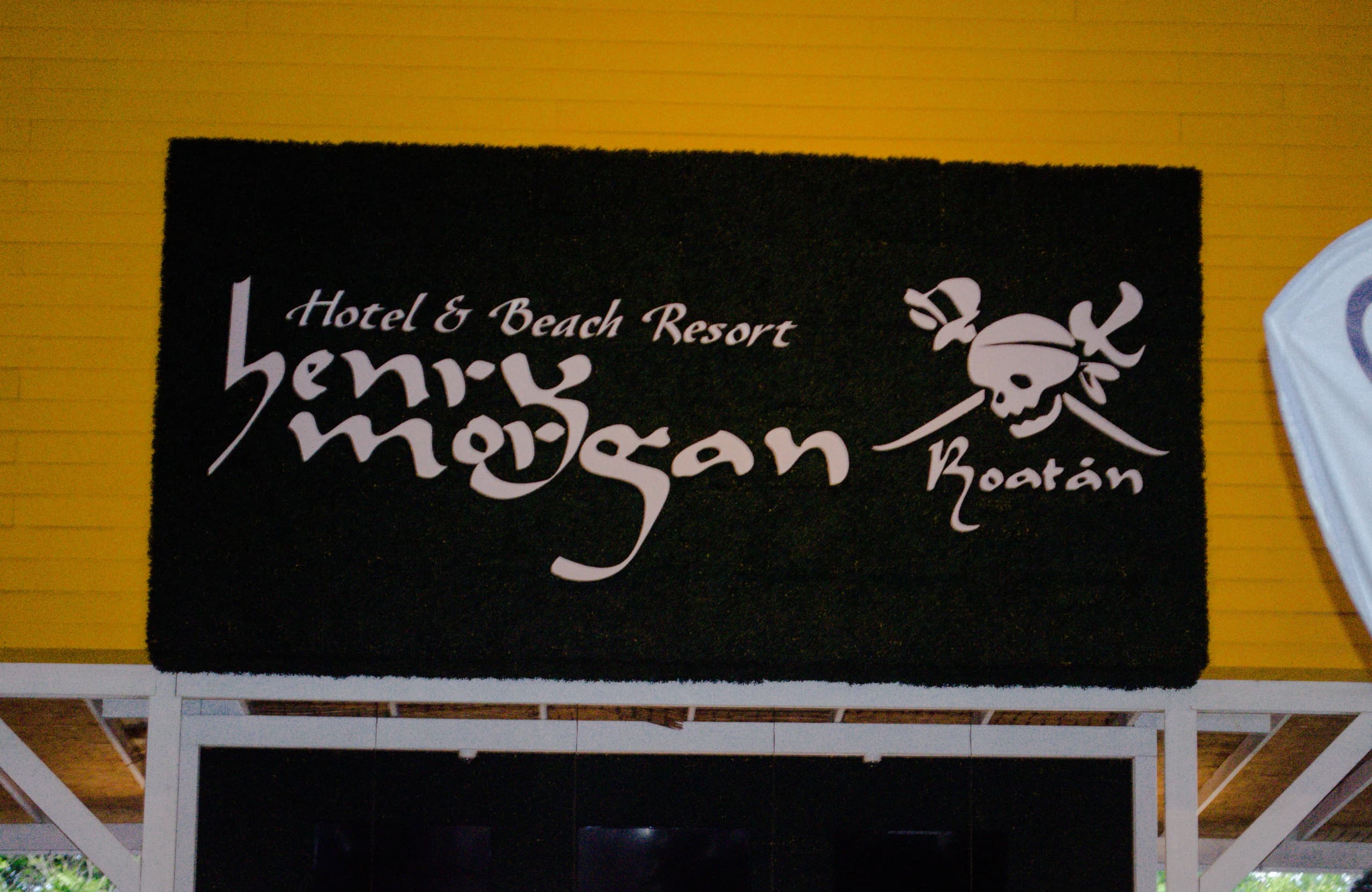 Roatán Point 2 Point — hotel henry morgan beach resort roatan. Fotografía Adonis Maradiaga.