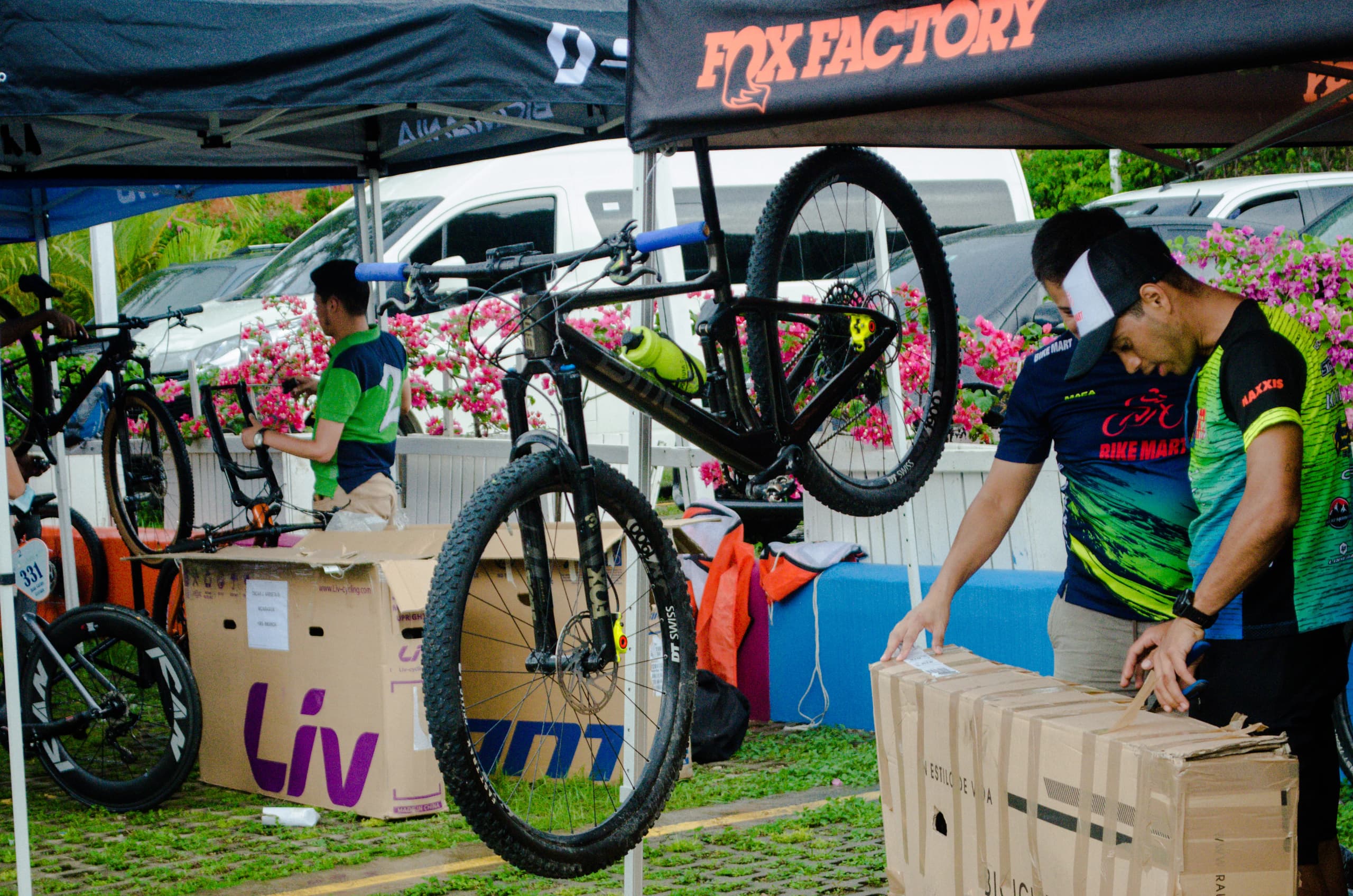 Roatán Point 2 Point — mecanica mtb carpa fox cajas liv. Fotografía Adonis Maradiaga.