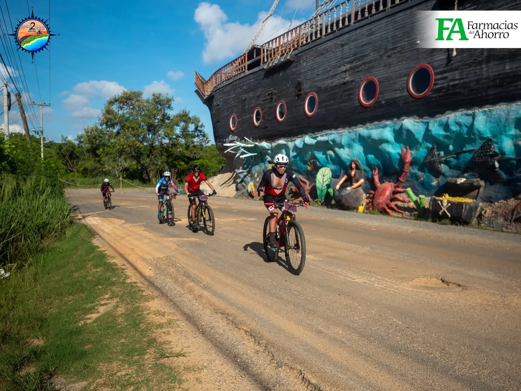 Roatán Point 2 Point — mtb carretera mural barco pirata roatan.