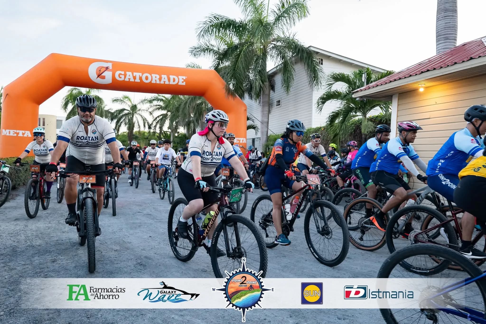 Roatán Point 2 Point — peloton mtb arco gatorade playeras point2point.